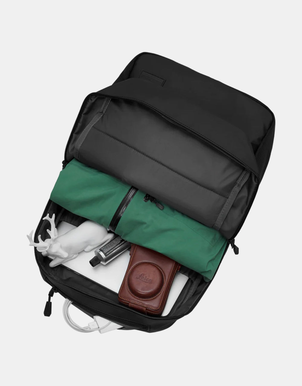 D_b_ Essential Backpack 17L