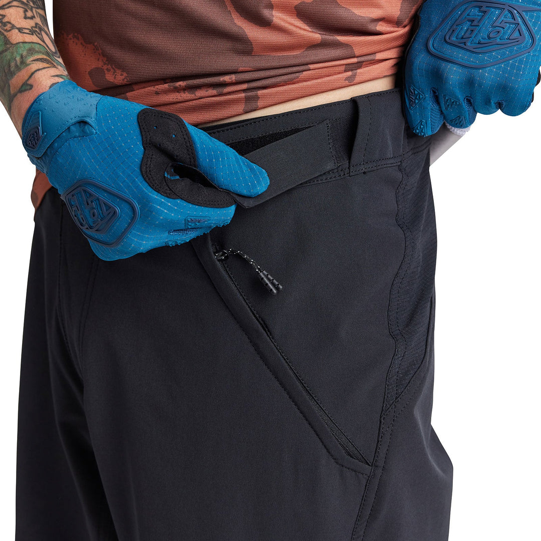 Troy Lee Deigns Skyline Short Shell Mono Black