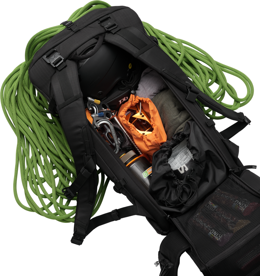 D_b_ The Fjäll 34L Backpack