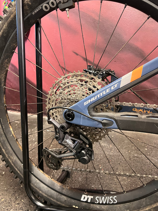 Pivot Shuttle LT 2025 - Notuð demo hjól - Black Friday