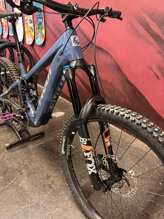 Pivot Shuttle LT 2025 - Notuð demo hjól - Black Friday