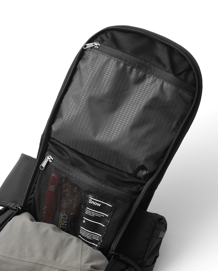 D_b_ Snow Pro Backpack 25L