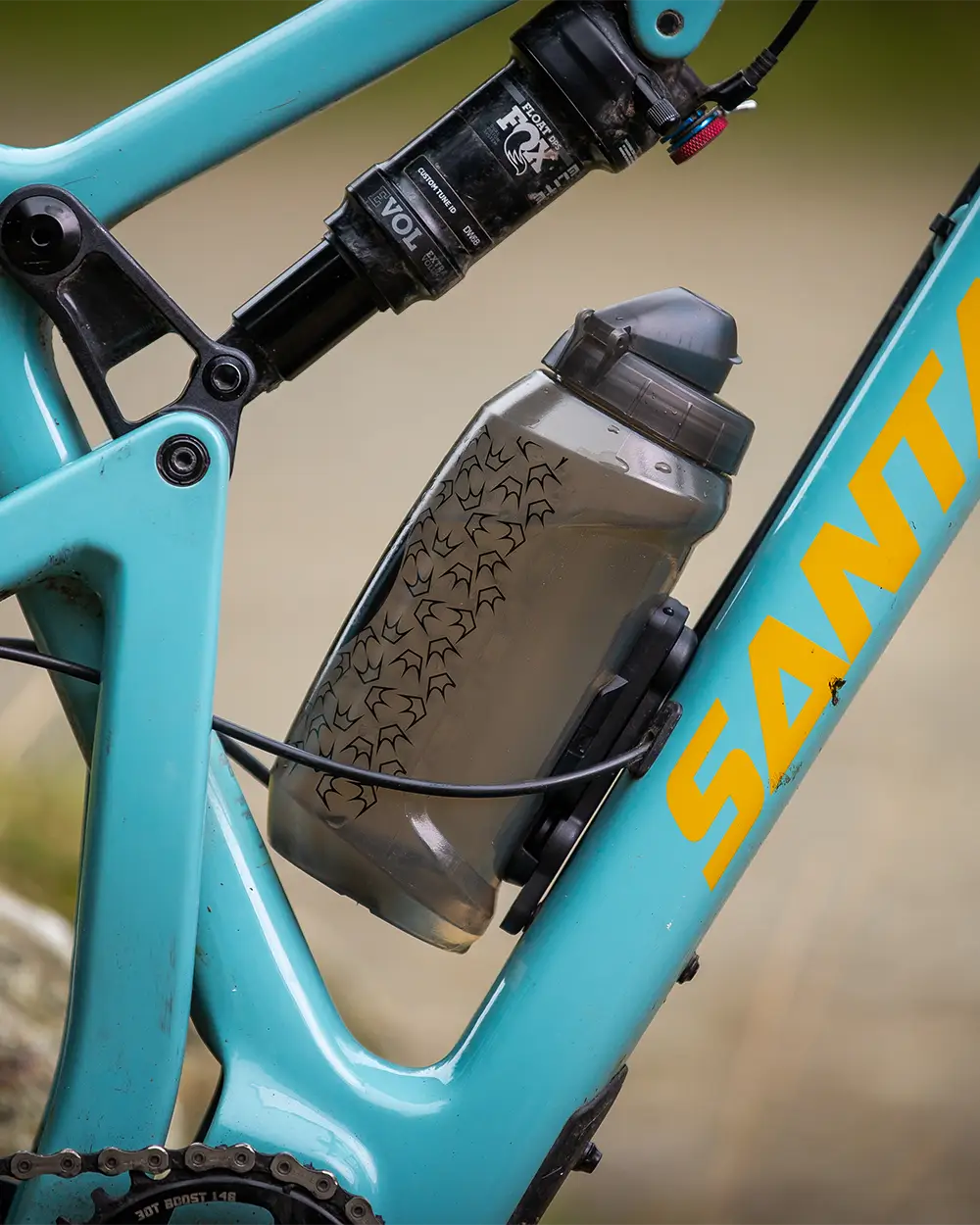 Peaty's x Fidlock Lockin Bottle + Mount