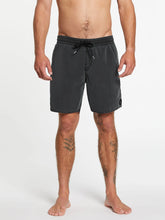 Hlaða mynd í myndaalbum, Volcom Center Trunk 17&quot; Sundbuxur Black
