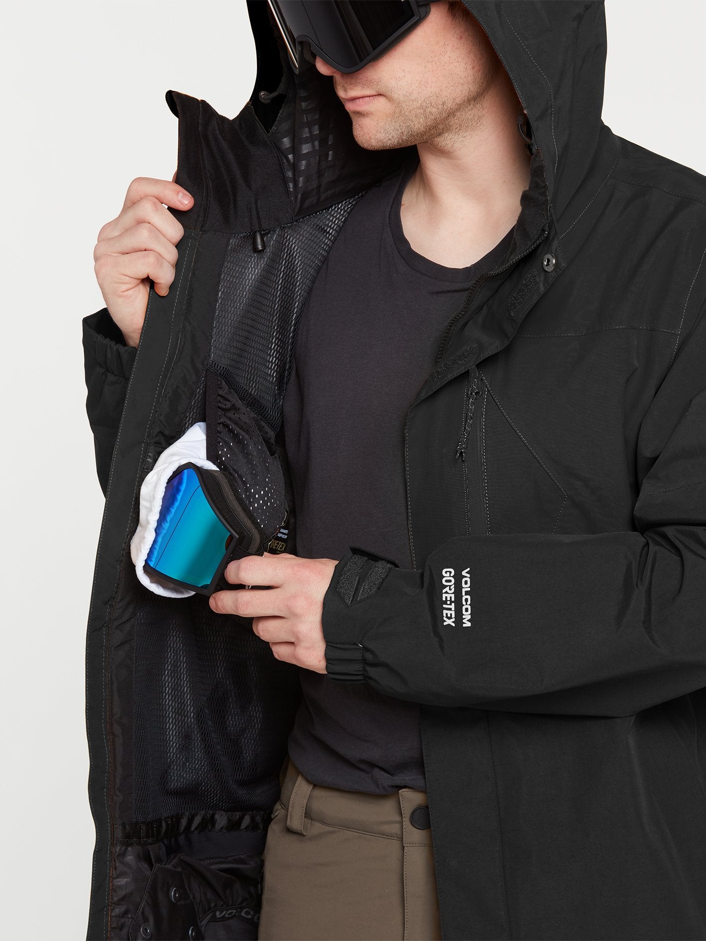 VOLCOM／M GORE-TEX JK Volcom L Gore-Tex Jakki Black Herra – kuldi